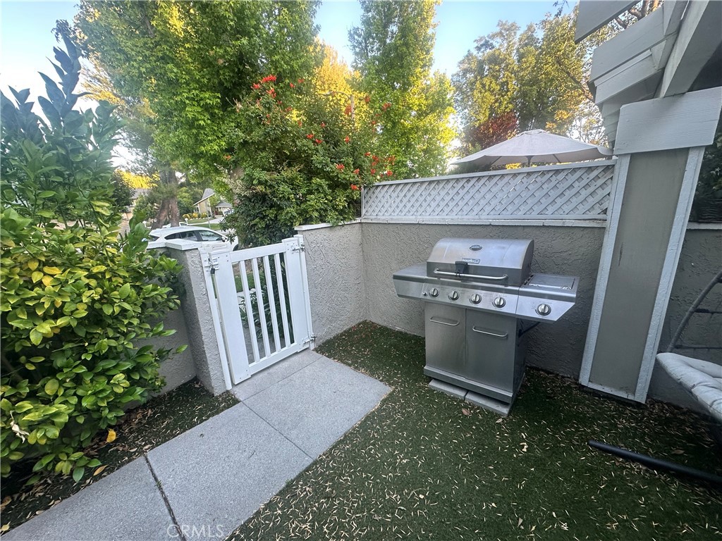 https://media.crmls.org/medias/df4c07d6-139c-4d19-8d3c-91951364ab49.jpg?preset=X-Large