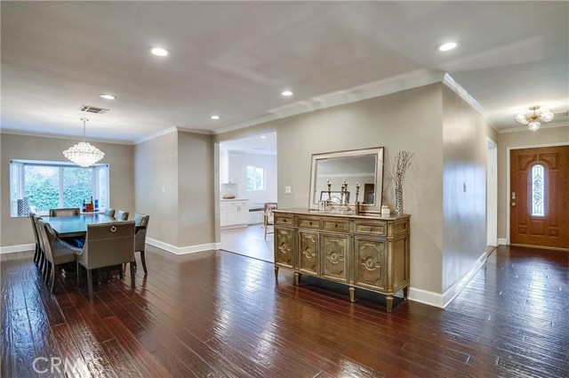 12415 Killion Street, Valley Village CA: https://media.crmls.org/medias/df4c5742-66fc-4721-9791-aa3049a36405.jpg