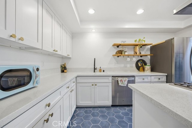 Detail Gallery Image 13 of 32 For 1911 Rockefeller Ln #E,  Redondo Beach,  CA 90278 - 2 Beds | 1/1 Baths