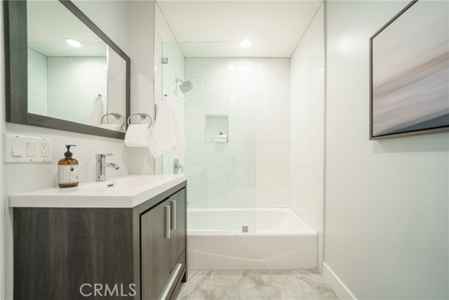 Detail Gallery Image 26 of 57 For 22046 Kinzie St, Chatsworth,  CA 91311 - 3 Beds | 3 Baths