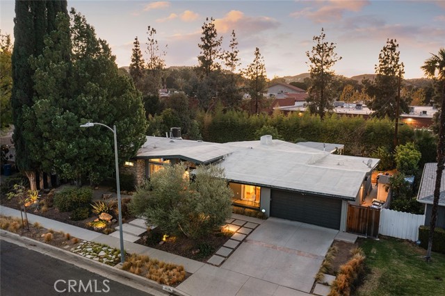 Detail Gallery Image 49 of 56 For 4835 Almidor Ave, Woodland Hills,  CA 91364 - 5 Beds | 3 Baths