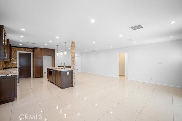 8337 Valecrest Drive, Sun Valley CA: https://media.crmls.org/medias/df5100ee-65d5-4393-b6ac-ef3681d6c774.jpg