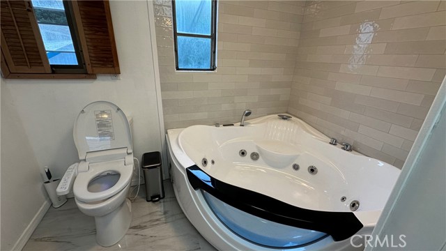 Detail Gallery Image 16 of 20 For 10711 Sherman Grove #36,  Sunland,  CA 91040 - 2 Beds | 1/1 Baths