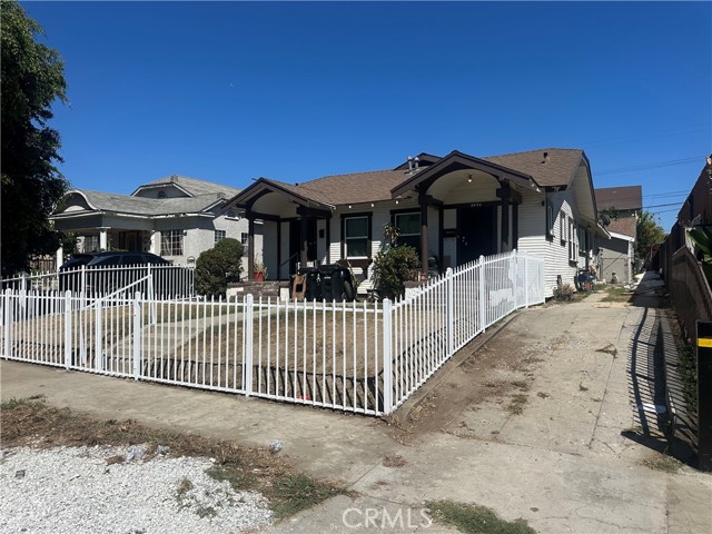 3974 S Harvard Boulevard, Los Angeles CA: https://media.crmls.org/medias/df53a433-b7c8-44f6-9e65-0f8483b71a4a.jpg