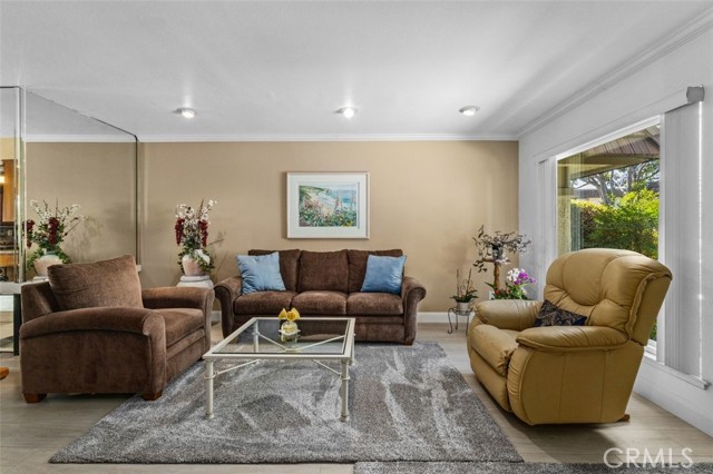 Detail Gallery Image 3 of 27 For 13966 Chelmsford Lane, Westminster,  CA 92683 - 4 Beds | 3 Baths