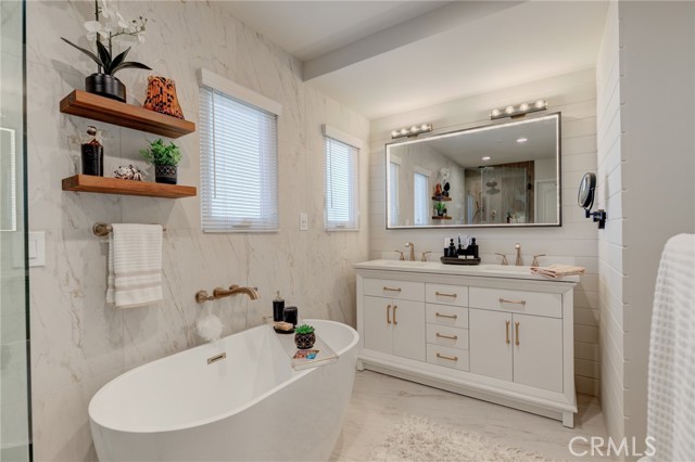 Detail Gallery Image 22 of 41 For 417 Crest Dr, Manhattan Beach,  CA 90266 - 3 Beds | 3/1 Baths