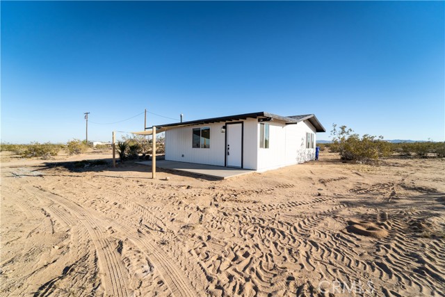 Detail Gallery Image 2 of 40 For 65125 Saturn, Joshua Tree,  CA 92252 - 2 Beds | 1 Baths