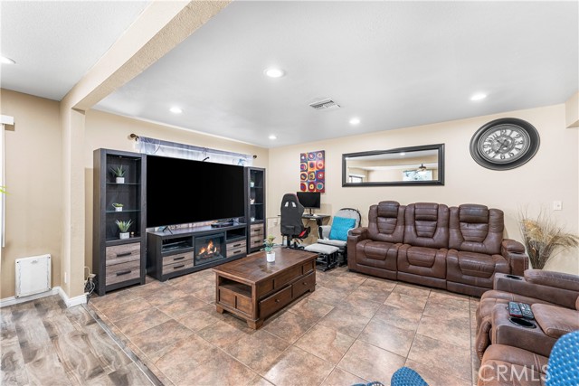 Detail Gallery Image 7 of 34 For 45228 Lorimer, Lancaster,  CA 93534 - 4 Beds | 2 Baths