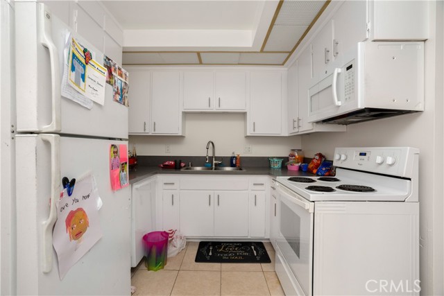 2615 Curtis Avenue, Redondo Beach CA: https://media.crmls.org/medias/df573627-b1a1-4074-a234-9a3334f34da4.jpg
