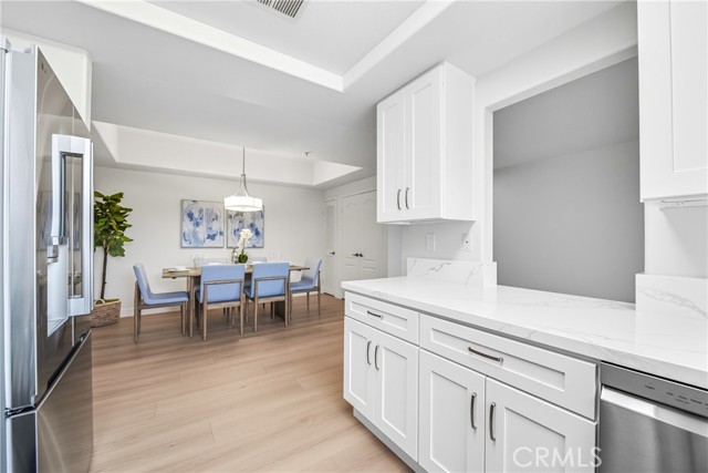 Detail Gallery Image 6 of 16 For 200 N 5th #101,  Alhambra,  CA 91801 - 2 Beds | 2 Baths