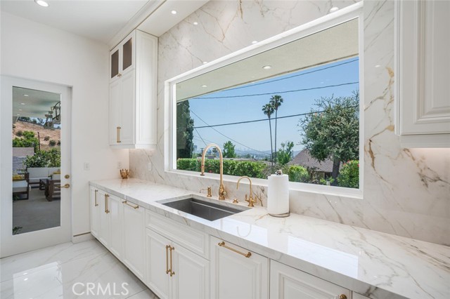 Detail Gallery Image 18 of 41 For 410 Audraine Dr, Glendale,  CA 91202 - 4 Beds | 3 Baths