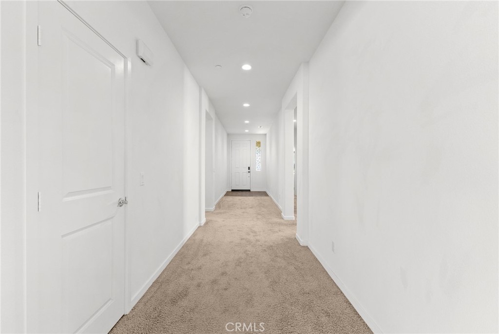 https://media.crmls.org/medias/df583caf-90af-48e0-91ed-653b28962e60.jpg?preset=X-Large