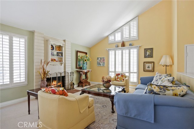 24211 Puerta De Luz, Mission Viejo CA: https://media.crmls.org/medias/df58ce42-609d-495d-a69c-62c88bf87cdc.jpg