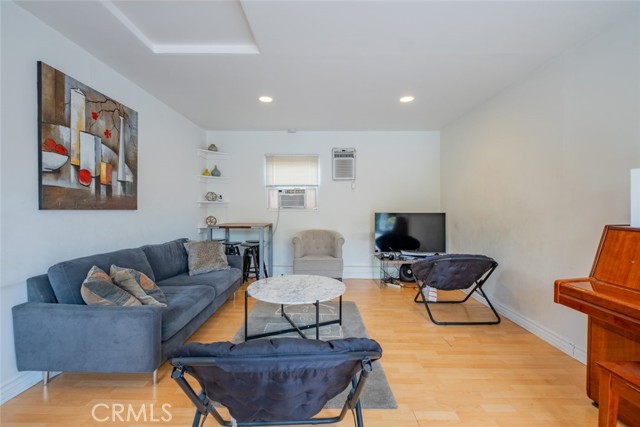 Detail Gallery Image 14 of 34 For 10404 Jardine Ave, Sunland,  CA 91040 - 2 Beds | 1 Baths