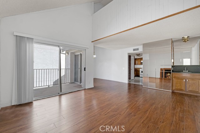 20155 Keswick Street, Winnetka CA: https://media.crmls.org/medias/df5901f1-028d-4162-9b89-e3f970cc8acd.jpg