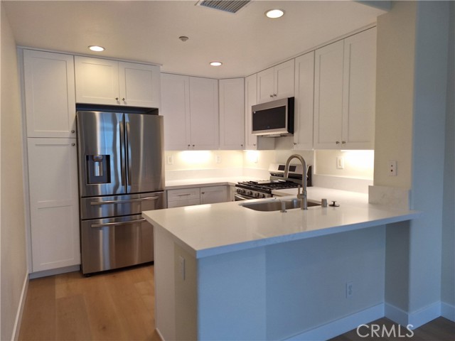 Detail Gallery Image 5 of 19 For 19 Perennial, Irvine,  CA 92603 - 2 Beds | 2/1 Baths