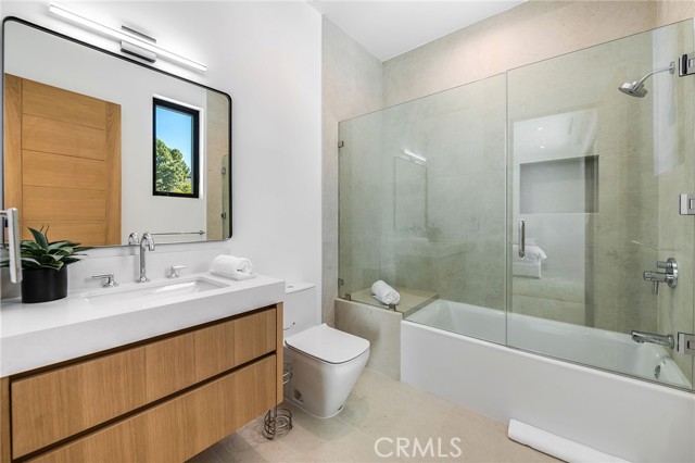 Detail Gallery Image 31 of 43 For 4930 Palomar Dr, Tarzana,  CA 91356 - 6 Beds | 6/1 Baths