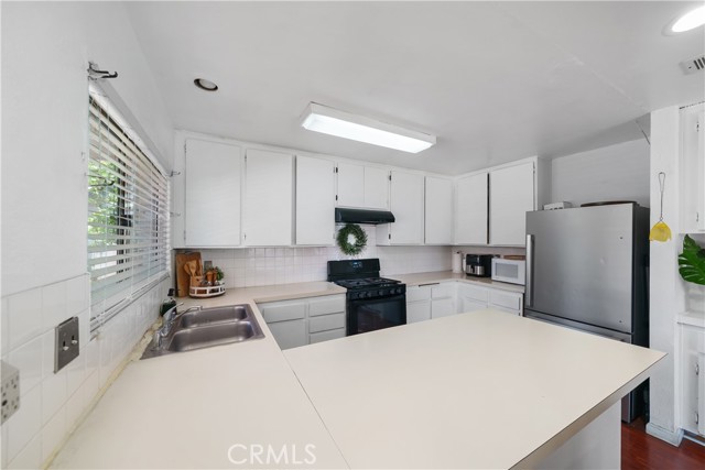 7980 Oleander Avenue, Fontana CA: https://media.crmls.org/medias/df5a6858-6a4a-4386-809e-d954a1f632db.jpg