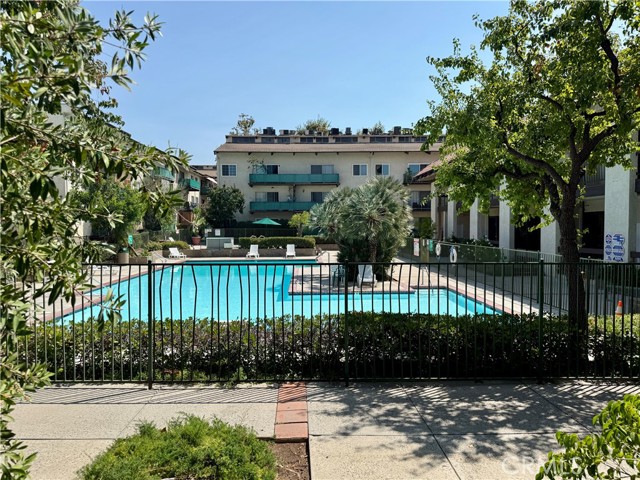 5460 White Oak Avenue, Encino CA: https://media.crmls.org/medias/df5a934c-ff63-4fe9-b020-0e6f6c887f5b.jpg