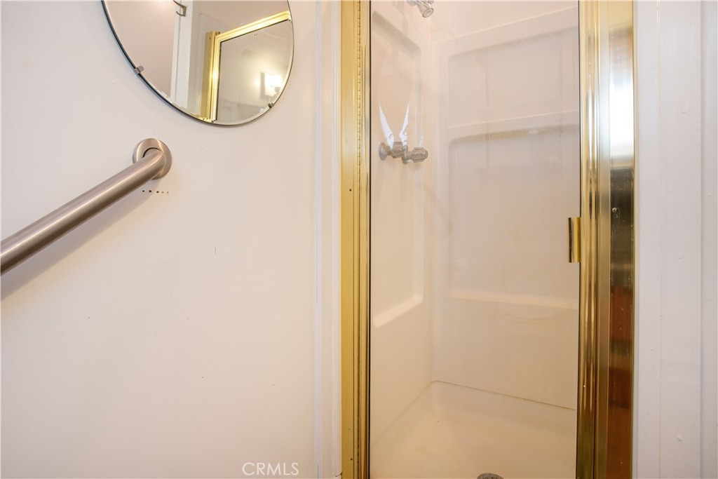 https://media.crmls.org/medias/df5a9a3b-edc7-41b9-9ba9-9e11718a9e4f.jpg?preset=X-Large