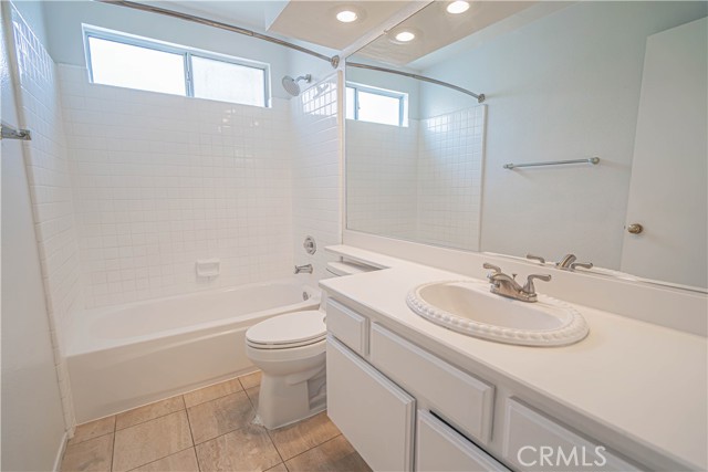 Detail Gallery Image 14 of 32 For 26506 Strambino Ct, Valencia,  CA 91355 - 2 Beds | 2 Baths