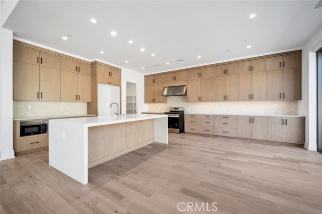 Detail Gallery Image 2 of 40 For 107 Dolcetto, Irvine,  CA 92602 - 4 Beds | 4/1 Baths