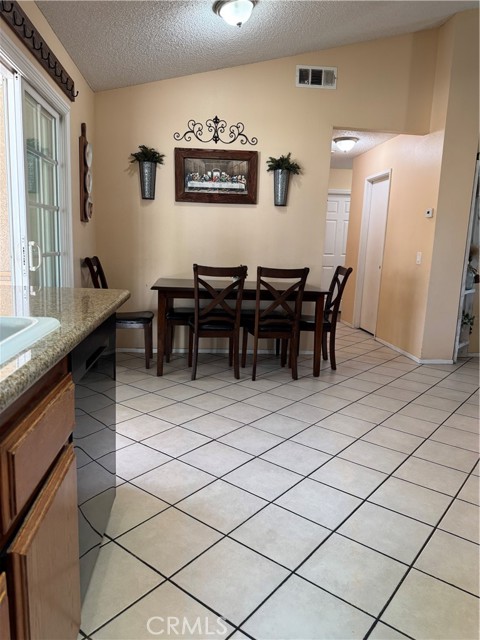 Detail Gallery Image 6 of 14 For 15762 Orchid Ave, Fontana,  CA 92335 - 3 Beds | 2 Baths