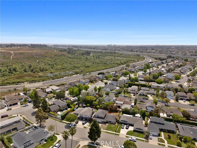 2704 Albatross Drive, Costa Mesa CA: https://media.crmls.org/medias/df5d7e46-8332-4c98-bcee-bdc159f21955.jpg