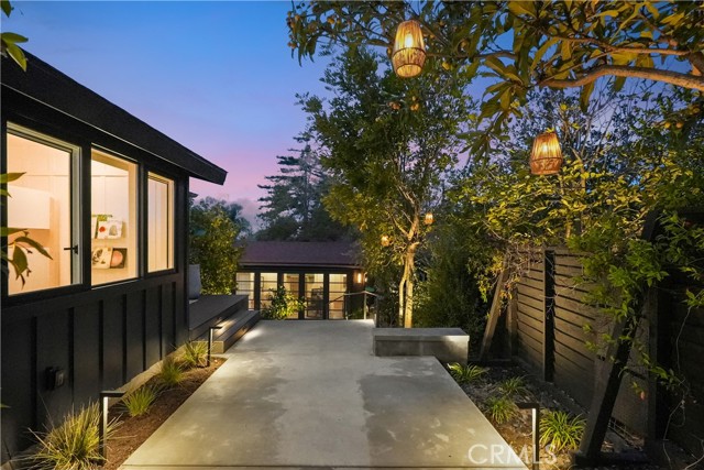 592 Bluebird Canyon Drive, Laguna Beach CA: https://media.crmls.org/medias/df5e36ac-7e2e-4fd8-aa6e-82edd78f8476.jpg