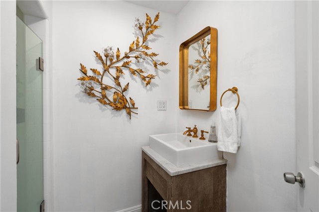 5732 Wilbur Avenue, Tarzana CA: https://media.crmls.org/medias/df5f3880-a008-4af6-a7ff-fefb7b6479a1.jpg
