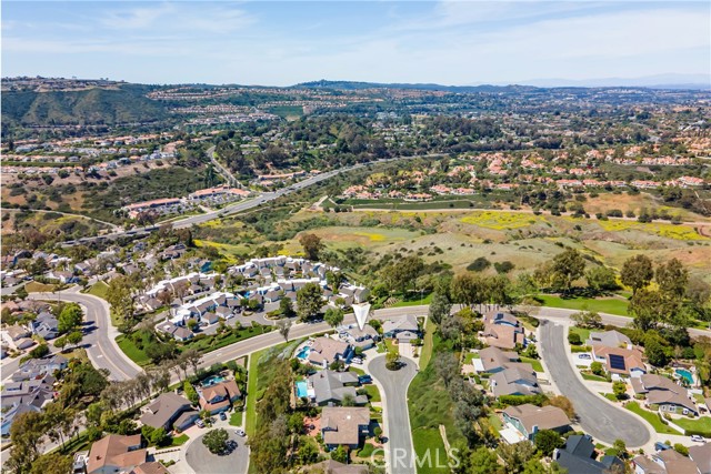 Image 49 of 63 For 3 Taylor Place