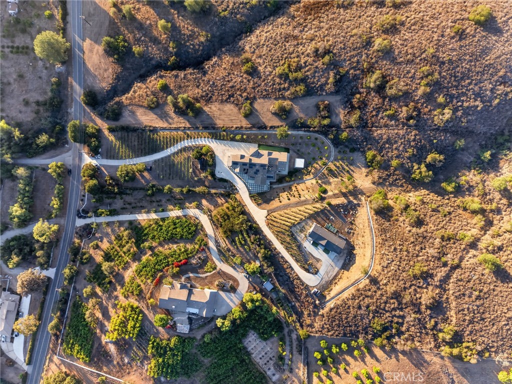 https://media.crmls.org/medias/df5f5bbb-e719-4ddd-84d1-4978b04faa18.jpg?preset=X-Large
