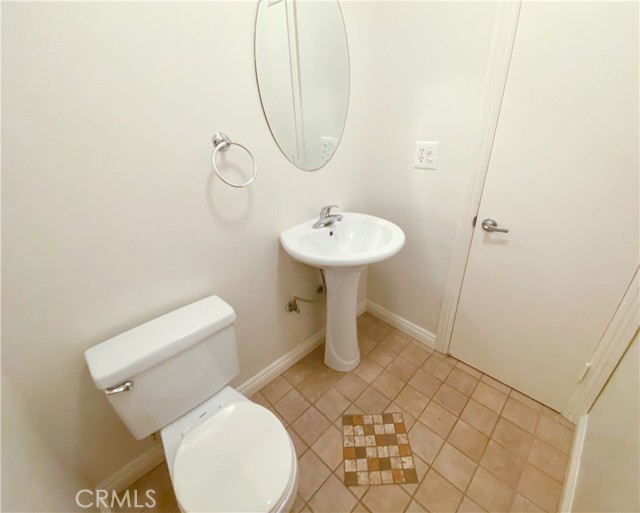 908 15th Street, Santa Monica CA: https://media.crmls.org/medias/df5f8240-64b4-4a51-ab24-f0441fce83ea.jpg