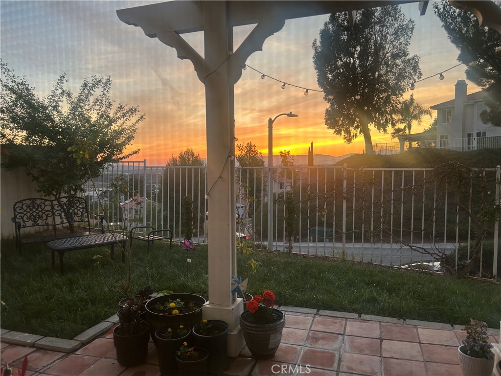https://media.crmls.org/medias/df600d9e-5274-43e0-ba03-b8d7731a3295.jpg?preset=X-Large