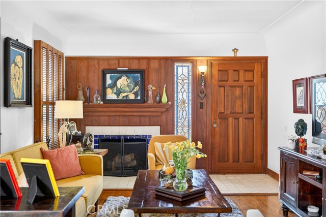 Detail Gallery Image 7 of 35 For 40 La Verne Ave, Long Beach,  CA 90803 - 4 Beds | 3 Baths