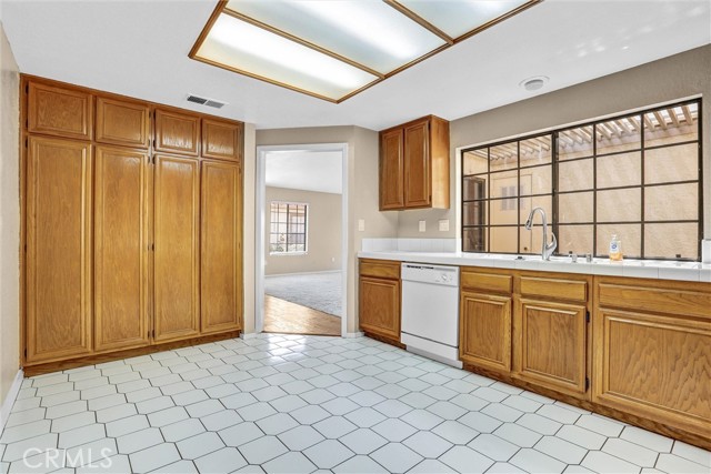 Detail Gallery Image 4 of 6 For 748 Wind Willow Way, Simi Valley,  CA 93065 - 2 Beds | 2 Baths