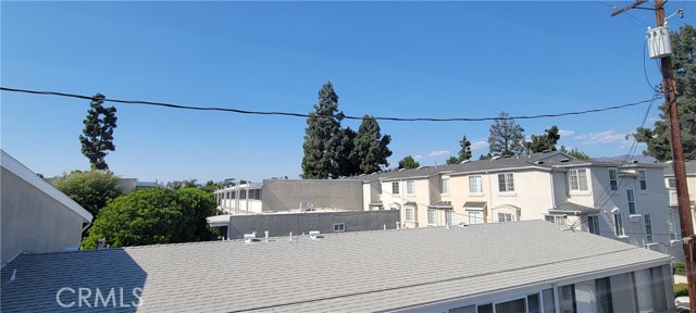 4251 W Sarah Street, Burbank CA: https://media.crmls.org/medias/df6273ee-0b99-4206-9534-2f755ca6ab76.jpg