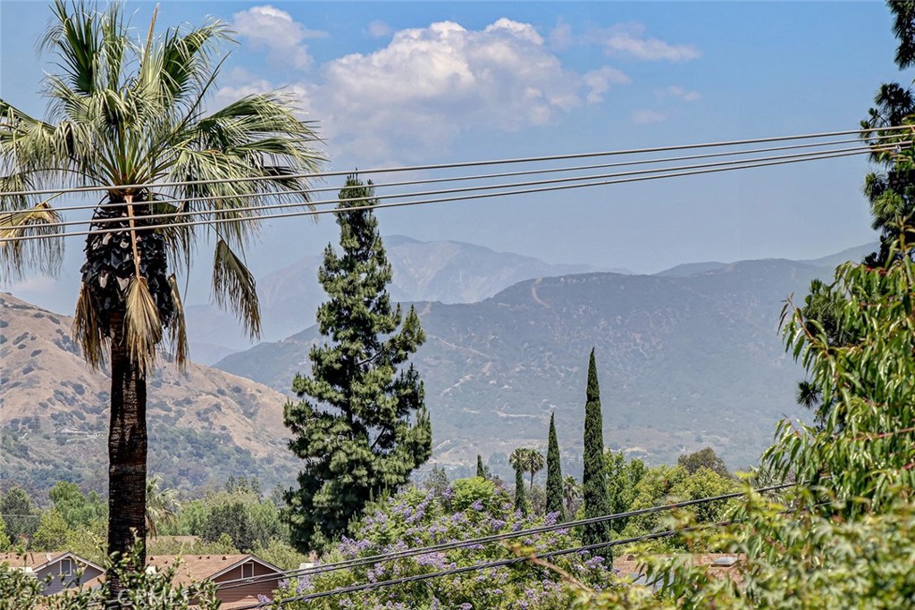 https://media.crmls.org/medias/df62f269-ffbc-4a9a-b8b3-58b7526cb544.jpg?preset=X-Large