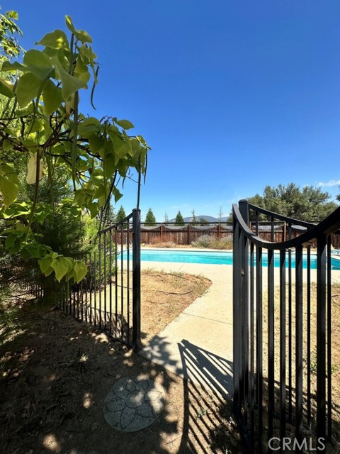 40570 Griffin Drive, Oakhurst CA: https://media.crmls.org/medias/df64dfad-3926-4185-ae7f-ea24ce7124e1.jpg