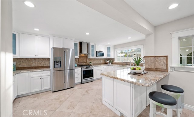 Detail Gallery Image 10 of 59 For 2039 S Eileen Dr, Anaheim,  CA 92802 - 4 Beds | 3 Baths