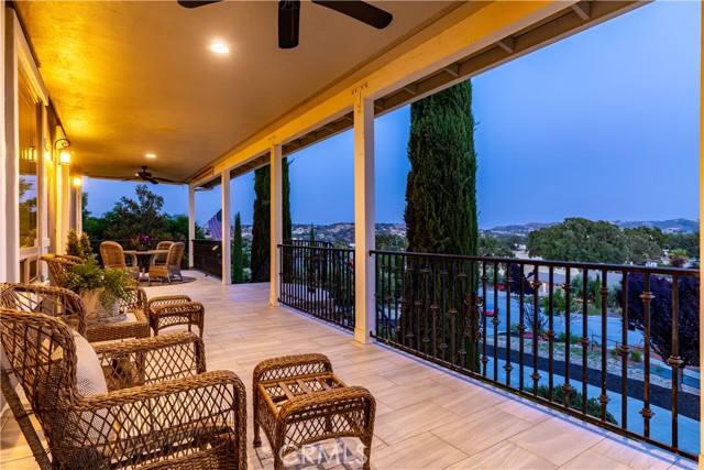 98 Nutwood Circle, Paso Robles CA: https://media.crmls.org/medias/df662cfe-03de-4cf3-9a93-8abd9e6c2d99.jpg