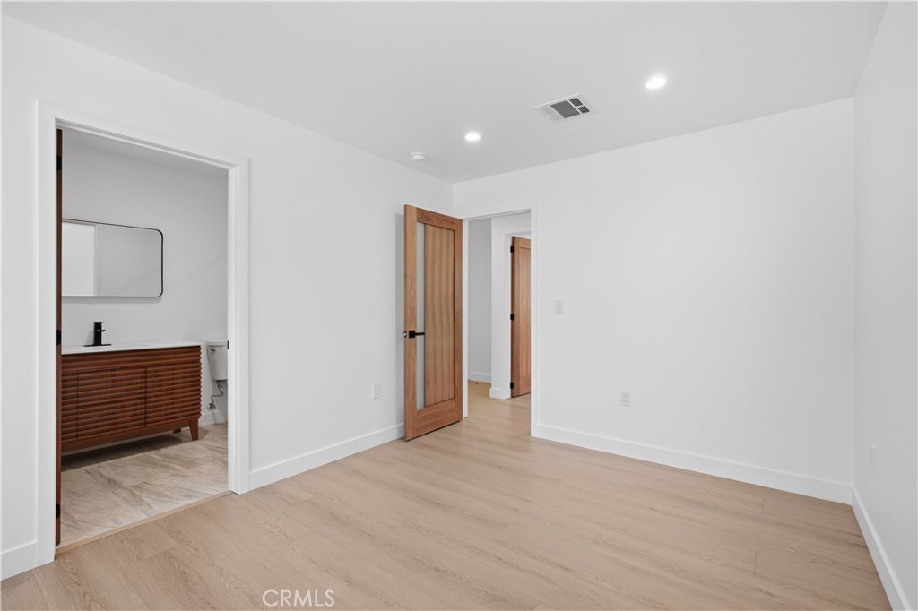 https://media.crmls.org/medias/df672fce-9b19-43ca-be18-8c40ac7ab187.jpg?preset=X-Large