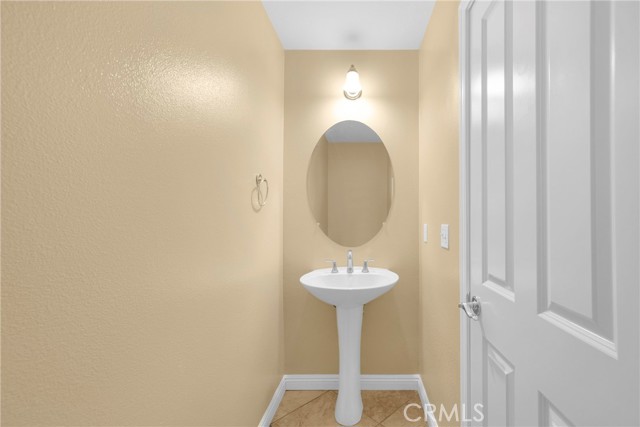 Hall bath / First floor