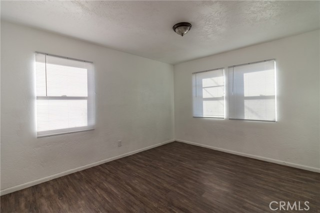 9047 10th Ave, Hesperia CA: https://media.crmls.org/medias/df67cc1a-a4f6-48a5-b371-eb31b8cc8a5c.jpg