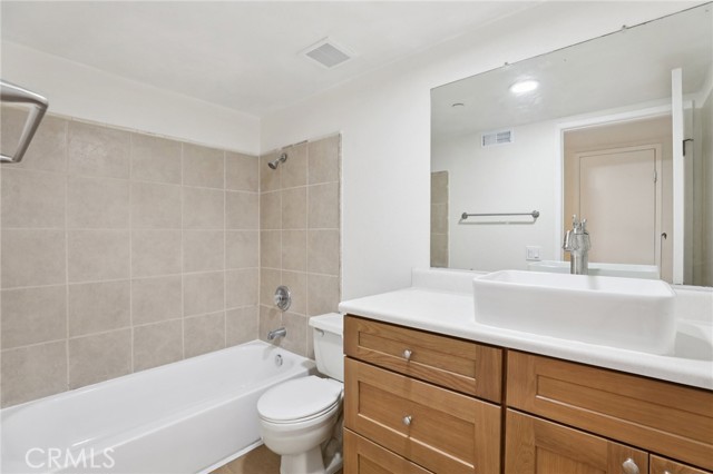 Detail Gallery Image 21 of 32 For 300 E Chestnut #H-202,  Santa Ana,  CA 92701 - 2 Beds | 2 Baths
