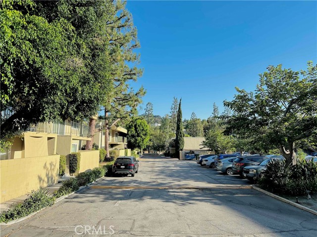 Detail Gallery Image 25 of 40 For 11138 Aqua Vista St #3,  Studio City,  CA 91602 - 2 Beds | 1/1 Baths