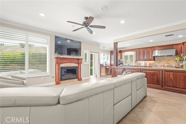 320 Forelock Court, Simi Valley CA: https://media.crmls.org/medias/df6acfb1-6486-46b2-963b-d50ed31aeb1c.jpg