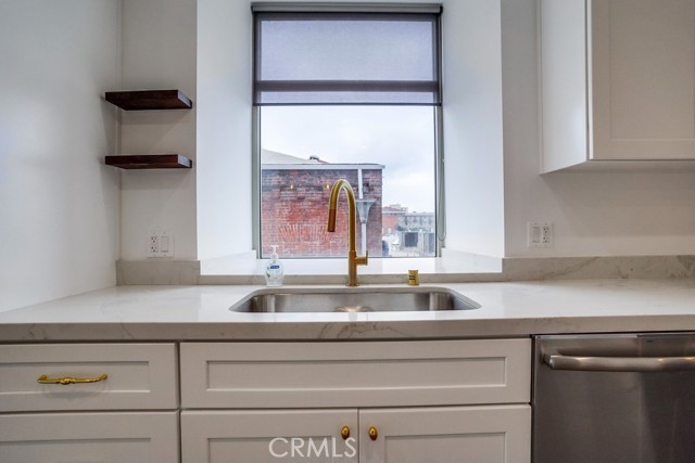 Detail Gallery Image 7 of 27 For 35 Raymond #404,  Pasadena,  CA 91103 - 2 Beds | 2/1 Baths