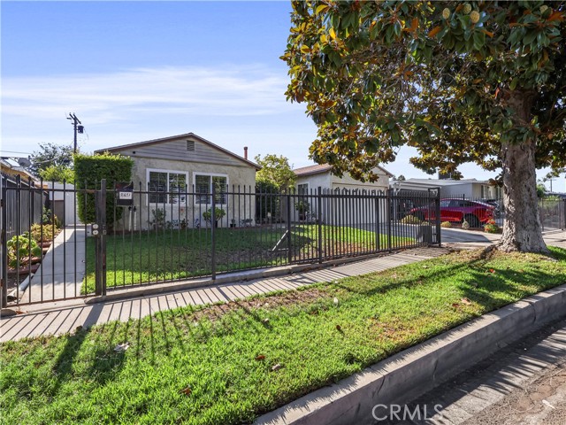 8651 Ranchito Avenue, Panorama City CA: https://media.crmls.org/medias/df6bafe0-8580-4909-9bad-b27ffc9d2519.jpg