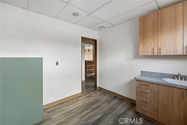8719 Woodley Avenue, North Hills (los Angeles), California 91343, ,Commercial Lease,For Rent,8719 Woodley Avenue,CRSR25023132